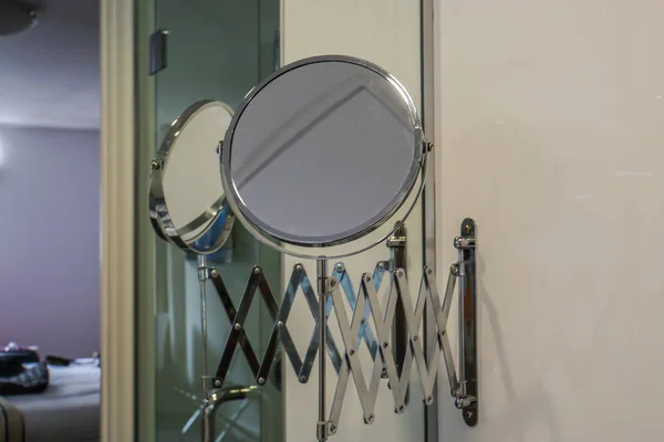 Espelho Luxo Arredondado Para Mulher Compõem Banheiro — Fotografia de Stock