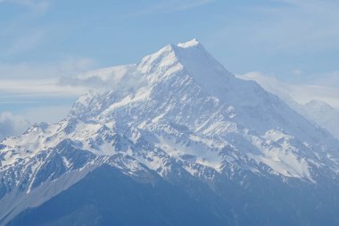 Beyaz kar dağ tepe Mt. Cook kış sezon parlak güneş ışığı ile