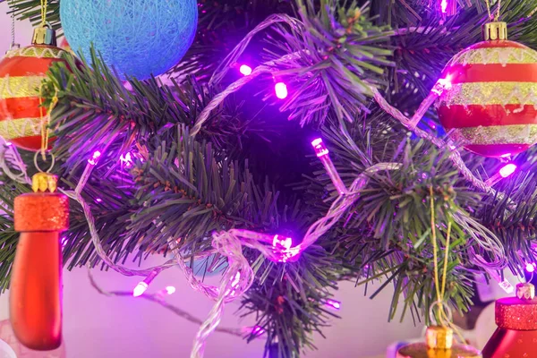 Árbol Navidad Con Luz Eléctrica Adorno Bola Regalo —  Fotos de Stock