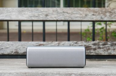 yaratıcı tasarım taşınabilir kablosuz bluetooth hoparlör müzik tahta bankta dinlemek için