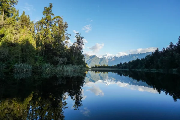 Mount Cook Ile Kar Pik Yansıma Nehri Üzerinde — Stok fotoğraf