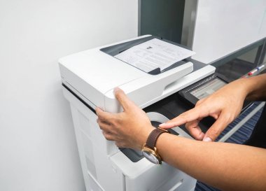 kopyalayıp Office önemli belgeleri taramak için işadamı kullanım yazıcı kapatın