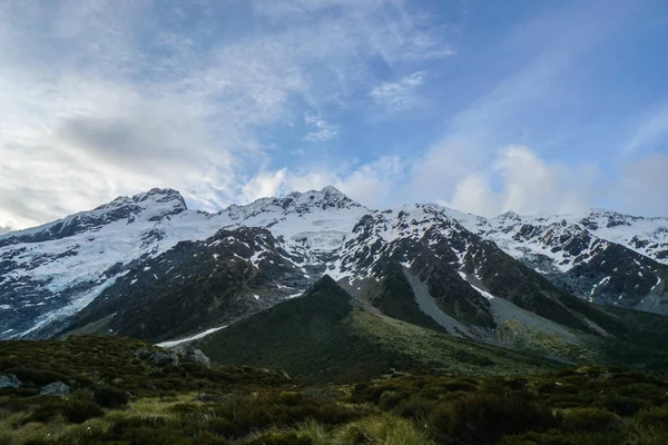 Green Hill Range Snow Mountain Peak New Zealand — Stock Photo, Image
