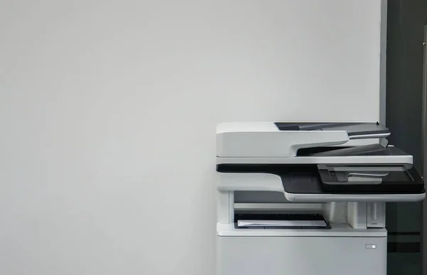 Impressora Multifunções Escritório Para Impressão Digitalização Cópia Envio Fax — Fotografia de Stock