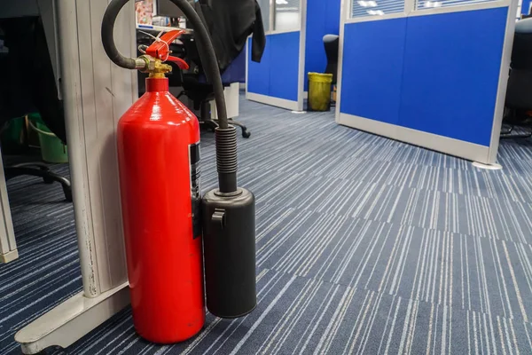güvenliği için Office kırmızı yangın söndürücü