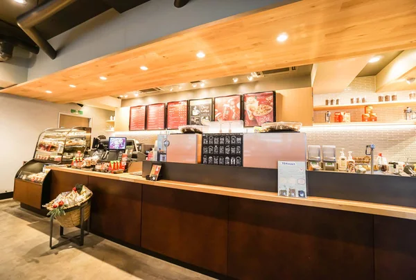 Design de interiores dentro Starbucks café tomado em Tóquio em 3 Dezembro 2016 — Fotografia de Stock