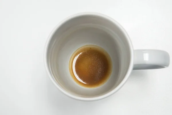 Tasse Blanche Isolée Avec Tache Café Résidus Fond Sur Bureau — Photo