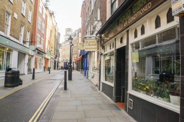 Shoreditch / Londra - 16 Kasım 2017: sabah vintage mağazası ile düzgün ve temiz kaldırım