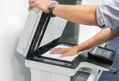 işadamı kullanım yazıcı cam levha Office önemli ve gizli belgeleri taramak için yukarıya kapatmak