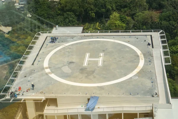 Helicopter Park Sign Top Building Green Park Surroundings — Stock Photo, Image