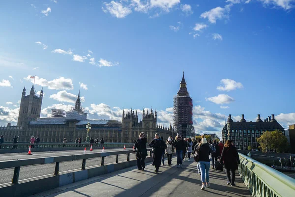 2017年11月25日 伦敦金融城和游客在西敏寺大桥度假 — 图库照片