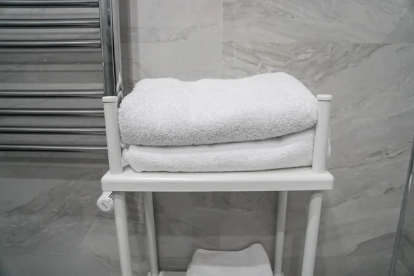Selective Focus Close White Clean Neat Cotton Towels Rack Bathroom — Stock Photo, Image