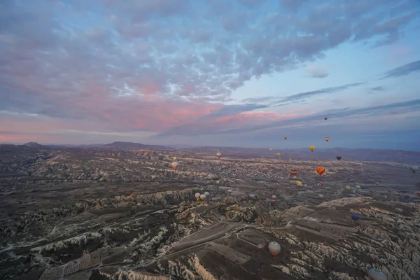 Goreme Turcja Grudnia 2019 Hałas Ziarno Górskiego Krajobrazu Kapadocji Balonem — Zdjęcie stockowe