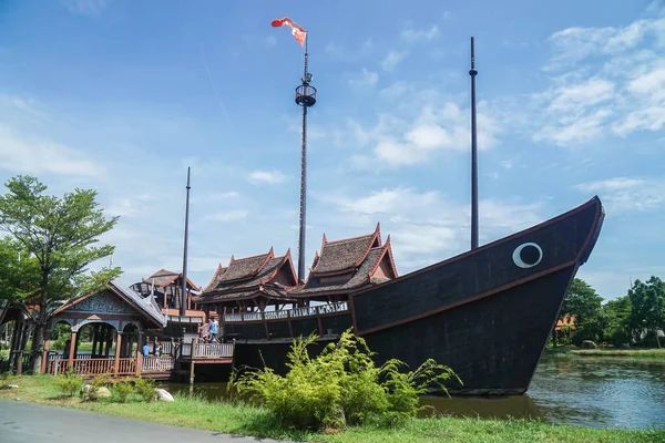 Samutprakarn Tailandia Agosto 2019 Barco Vintage Madera Flotando Canal Ciudad — Foto de Stock