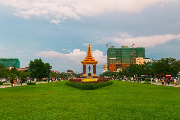 Estatua del rey Sihanouk —  Fotos de Stock