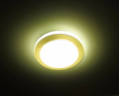 modern bir tarzda avize