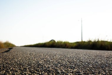 Yakındaki bir yol üzerinde kapat