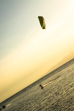 Kitesufing gökyüzü