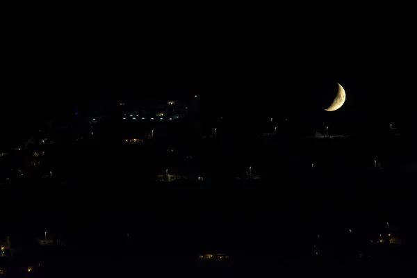 Moonset 언덕 위에 — 스톡 사진