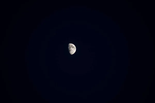 Gibbous Moon in the sky — Stock Photo, Image