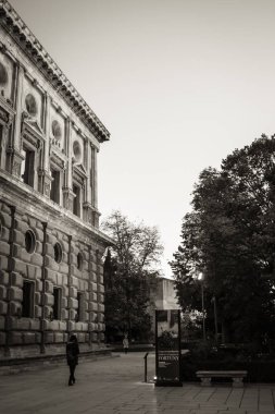 Charles V Palace etrafında geç yürüyüş