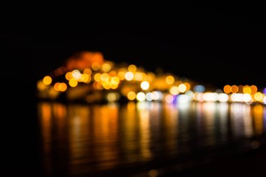 Bir kıyı kenti, ufuk gece manzarası