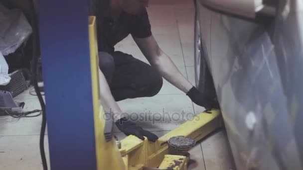 Mécanicien Réparation d'une voiture