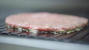 Burger pirzola pişirme