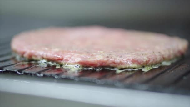 Приготування їжі burger котлети — стокове відео