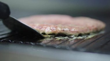 Burger pirzola pişirme
