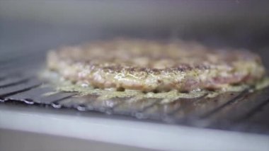 Burger pirzola pişirme