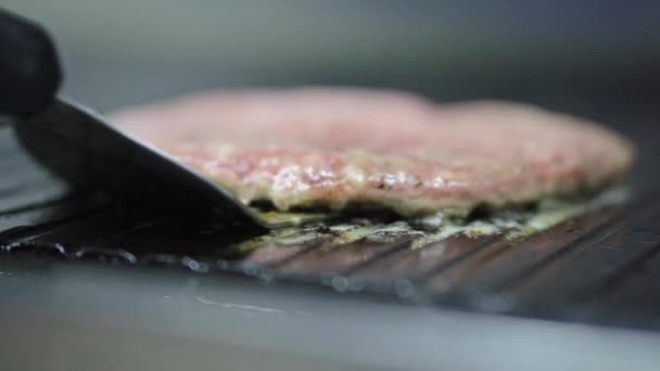 Μαγείρεμα χάμπουργκερ κοτολέτες — Αρχείο Βίντεο