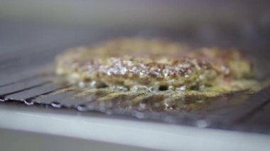 Burger pirzola pişirme