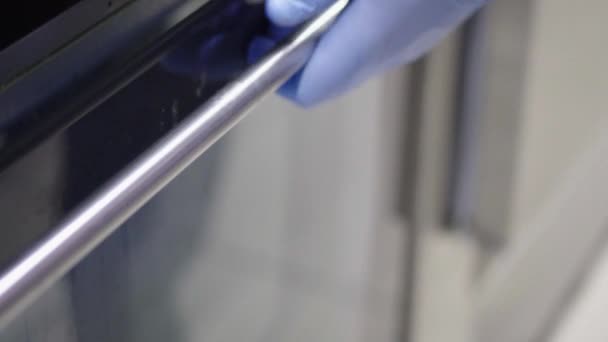 Pain hamburger aux graines de sésame isolé 