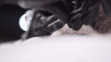 sakallı bir bıçak ile kesme