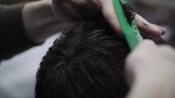 Las tijeras de peluquería — Vídeo de stock