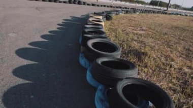 kart gitmek parça kenarları boyunca lastikler ile parçası
