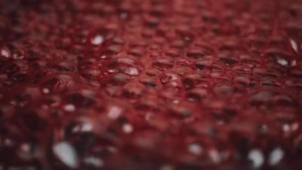 rôtir la confiture de framboises dans une poêle 