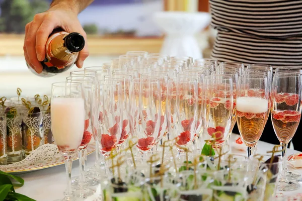 Muchas copas de champán —  Fotos de Stock