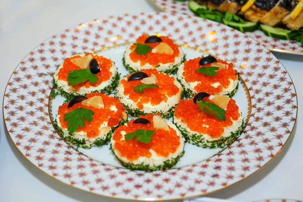 Sandwichs au caviar rouge — Photo