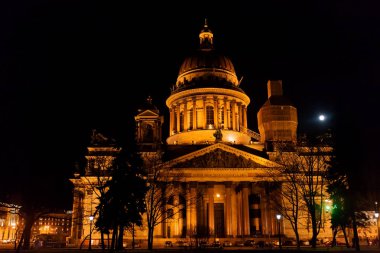 St. Isaac'ın Cathedral.St. Petersburg, Nevsky Prospekt.Progulka gece şehrin 4.05.2015. Gece Petersburg.