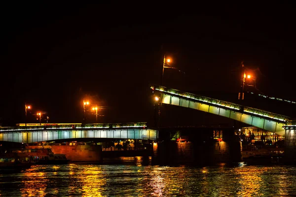 Rusia San Petersburgo 2017 Drawbridge Puente Del Palacio Ciudad Nocturna — Foto de Stock