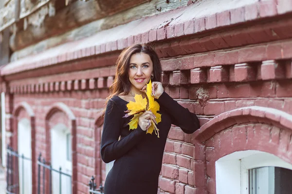 Autunno Ritratto Ragazza Una Passeggiata Nel Parco — Foto Stock