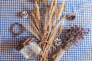 Cam vazo dekorasyonu ana sınıfı. İğne işi. Hobi olarak. Ev için bir iş. Çocuklarla çalışıyoruz..