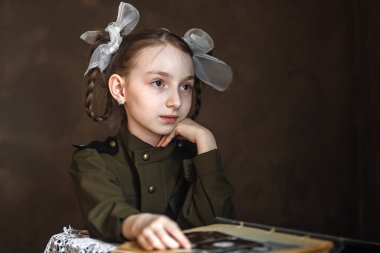 Üniformalı çocuklar, Anavatan 'ın koruyucuları. Askeri tema. Askeri üniforma..