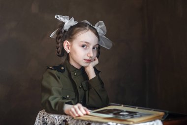 Üniformalı çocuklar, Anavatan 'ın koruyucuları. Askeri tema. Askeri üniforma..