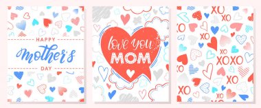 Yaratıcı anneler günü kartları kümesi. Kalpler, bulutlar arka plan, hugs ve öper çizilmiş yazı ver. Mevsim tebrik kartları, el ilanı, afiş, davetiye, özel indirim ve daha fazla baskı için mükemmel.