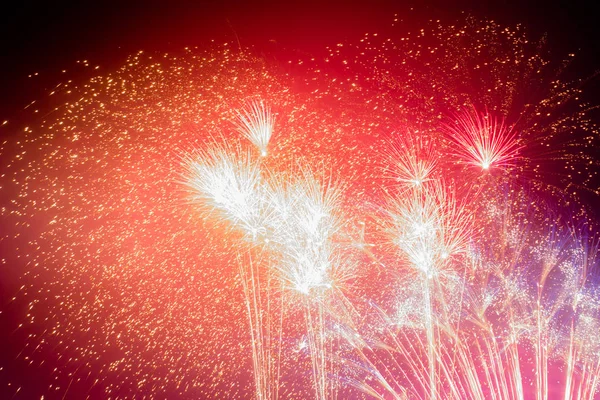 Fuegos artificiales Celebración en la noche en segundo plano —  Fotos de Stock