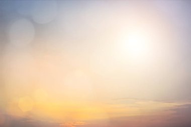 Doğal arka plan blurring.warm renkleri ve parlak güneş ışığı. 