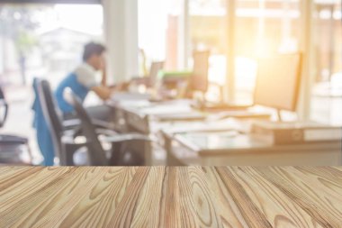 İşadamları işyerinde bulanıklık. Masa üstü ve bulanıklık Office.